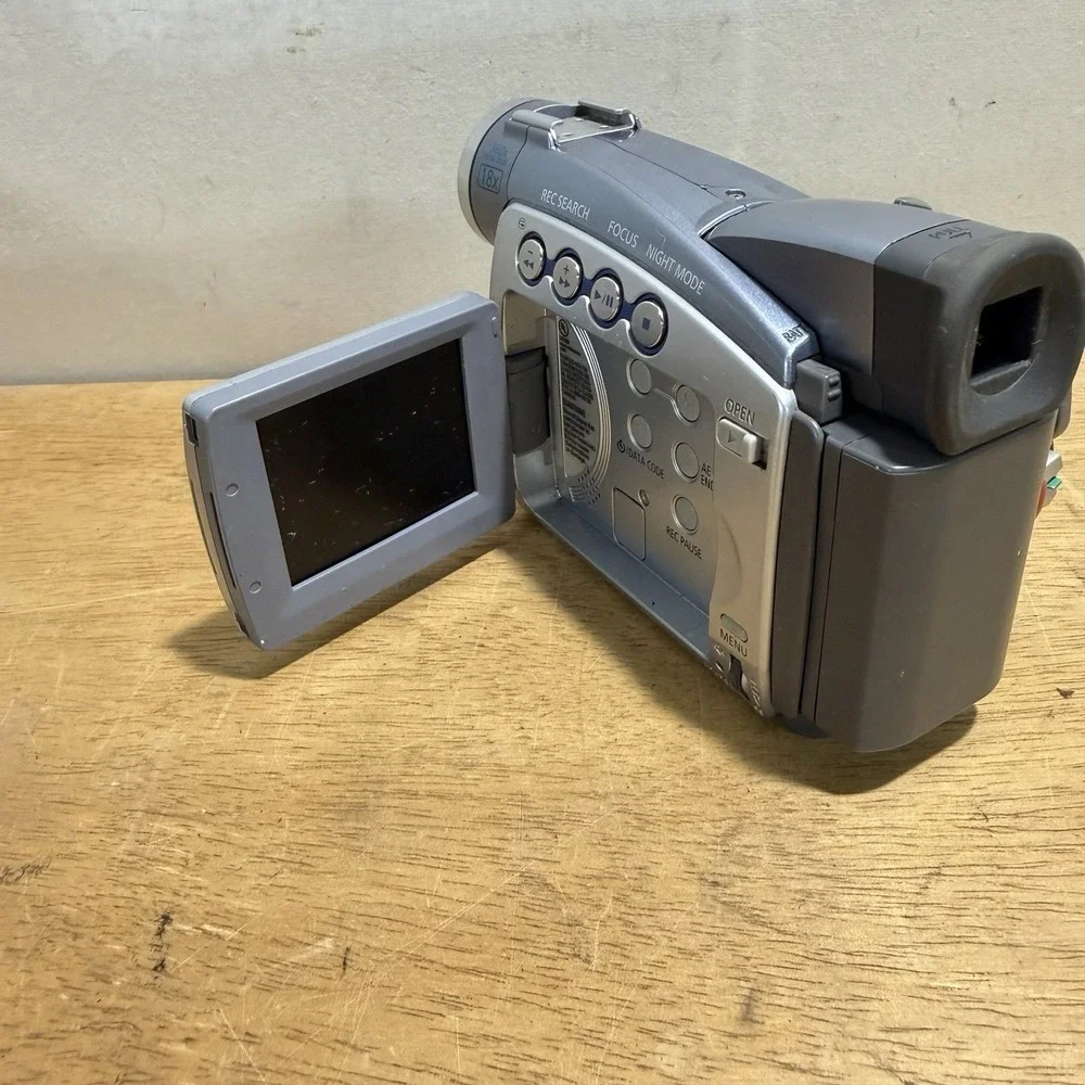 Canon NTSC ZR80 Silver 2.5″ LCD 360x Digi Zoom Handheld MiniDV Camcorder Tested